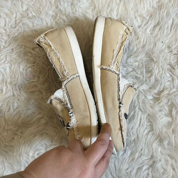 CROCS Mickey Mouse Disney Tan Canvas Slip On Loafer Flats Women’s 9 W - Picture 2 of 12